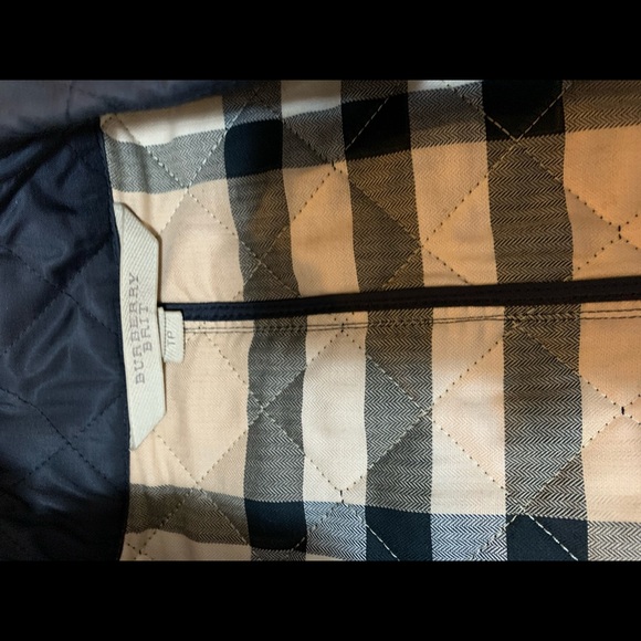 Authentic Burberry Quilted Jacket - Picture 3 of 11